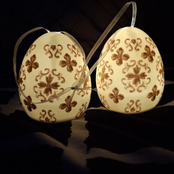 Valerie Parr Hill Gold & White 2 Timed Illumination 3.5" Damask Porcelain Eggs - Picture 1 of 8